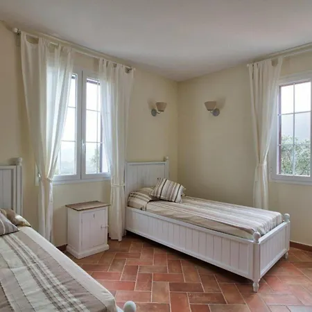 Spacieux Avec Piscine, Climatisation Et Terrasse A - Fr-1-61-526 Ajaccio (Corsica)